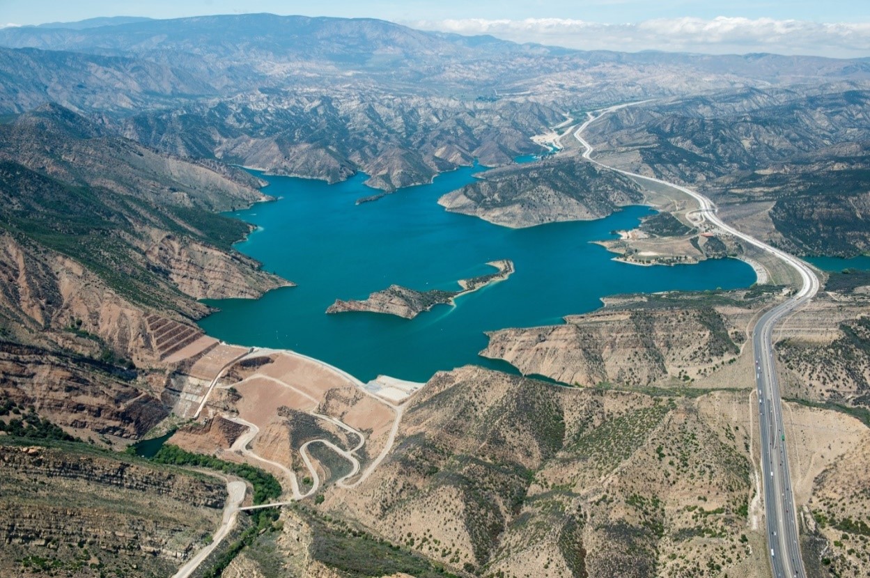 Pyramid lake And Dam